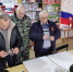Память, объединяющая поколения: в пос. Мирном прошло торжественное возложение цветов и передача экспонатов в музей в день Героев Отечества - Управление культуры